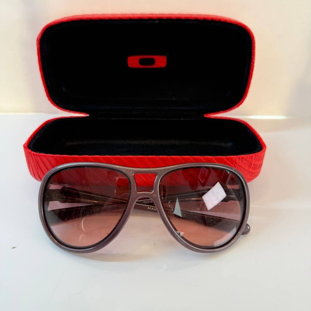 Oakley Brown Gradient Aviator Sunglasses with Red Case
